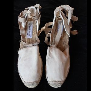 NEW w/Tags! Classic Andre Assous espadrille